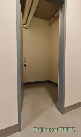 Pronájem bytu 1+kk, Praha - Vysočany, Poděbradská, 35 m2