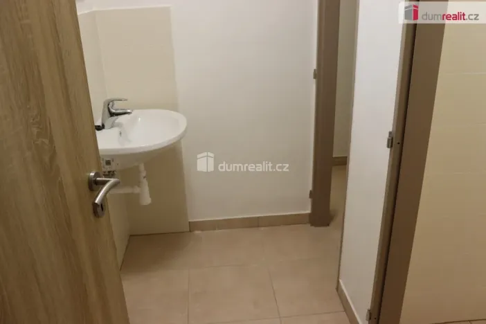 Pronájem kanceláře, Břeclav, náměstí T. G. Masaryka, 39 m2