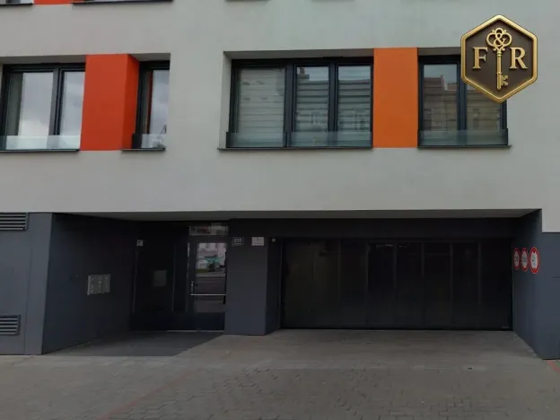 Pronájem garážového stání, Brno, Vranovská, 13 m2