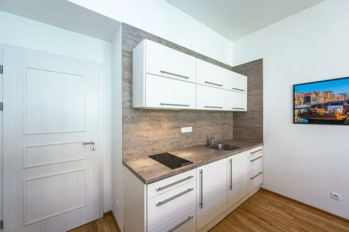 Pronájem kanceláře, Praha - Karlín, Křižíkova, 53 m2