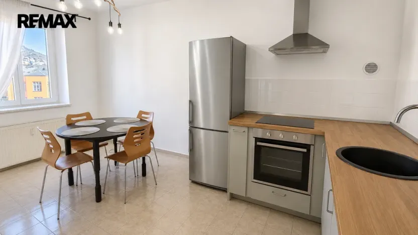 Prodej bytu 3+1, Karlovy Vary, nábřeží Jana Palacha, 96 m2