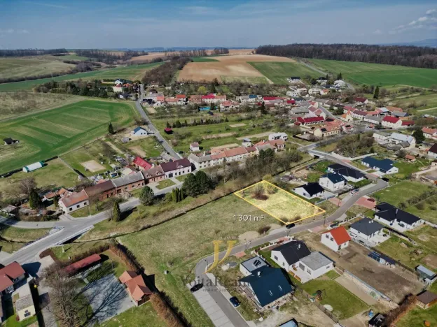 Prodej pozemku pro bydlení, Hradčany, 1301 m2