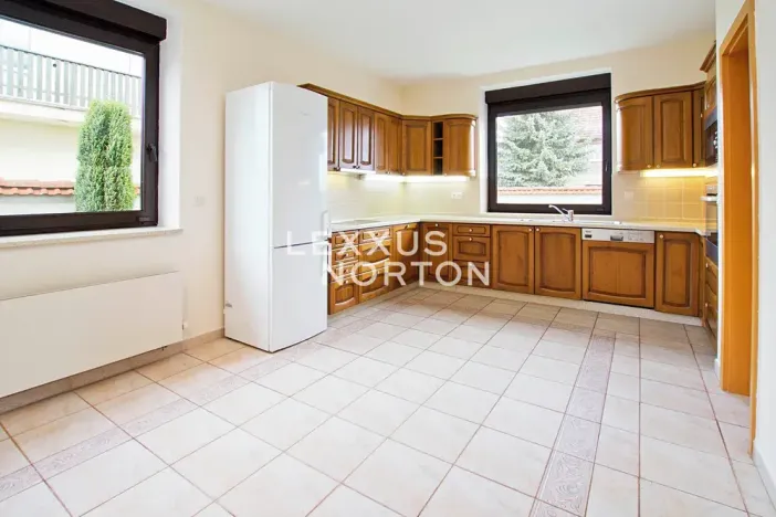 Pronájem rodinného domu, Horoměřice, Do Oříšků, 240 m2