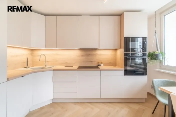 Pronájem bytu 3+1, Praha - Karlín, Molákova, 63 m2