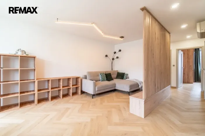 Pronájem bytu 3+1, Praha - Karlín, Molákova, 63 m2