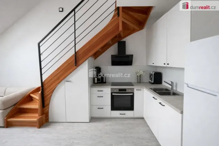 Pronájem bytu 2+kk, Praha - Smíchov, Radlická, 43 m2