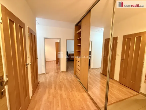 Pronájem bytu 2+1, Praha - Lhotka, Mirotická, 61 m2