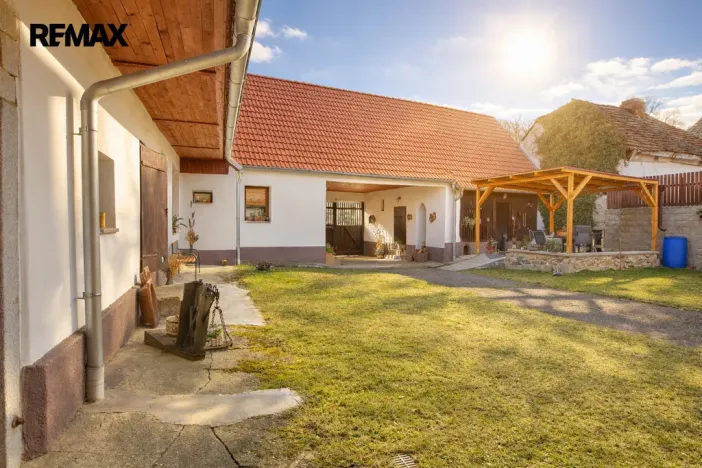 Prodej zemědělské usedlosti, Drhovle - Pamětice, 160 m2