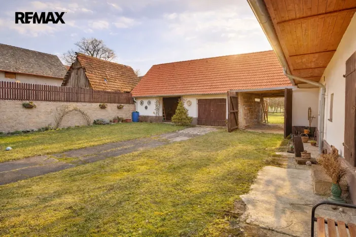 Prodej zemědělské usedlosti, Drhovle - Pamětice, 160 m2