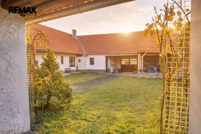 Prodej zemědělské usedlosti, Drhovle - Pamětice, 160 m2