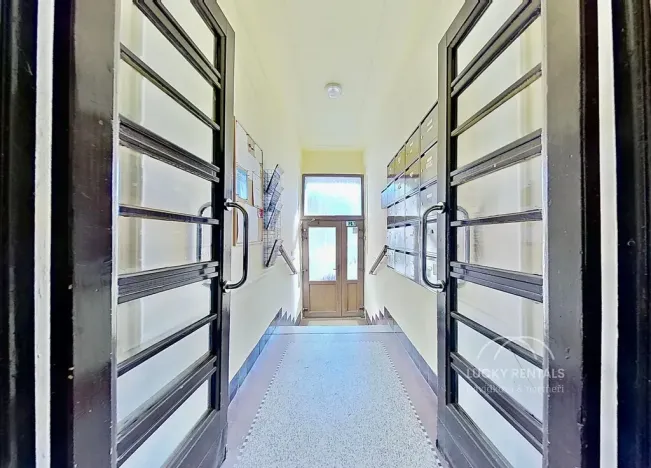 Pronájem bytu 1+kk, Praha - Braník, Branická, 33 m2