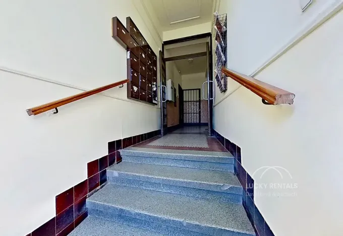 Pronájem bytu 1+kk, Praha - Braník, Branická, 33 m2