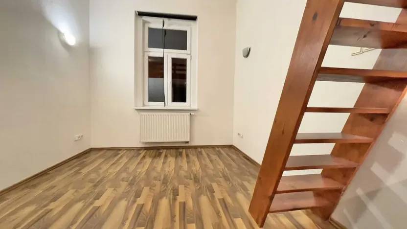 Pronájem bytu 1+kk, Praha - Vysočany, Freyova, 22 m2