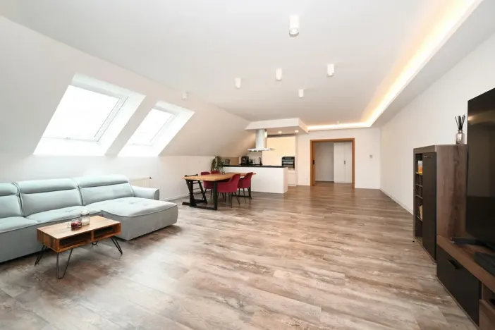 Pronájem bytu 4+kk, Praha - Hrdlořezy, Mezilehlá, 142 m2