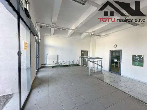 Pronájem obchodního prostoru, Jaroměř, Husova, 200 m2