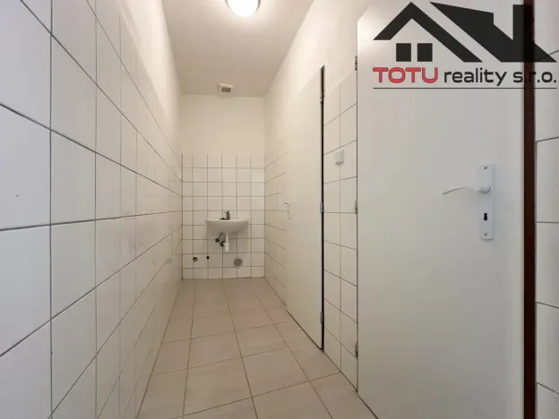 Pronájem obchodního prostoru, Jaroměř, Husova, 200 m2