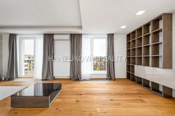 Prodej bytu 6+kk a větší, České Budějovice - České Budějovice 2, Volejbalistů, 303 m2