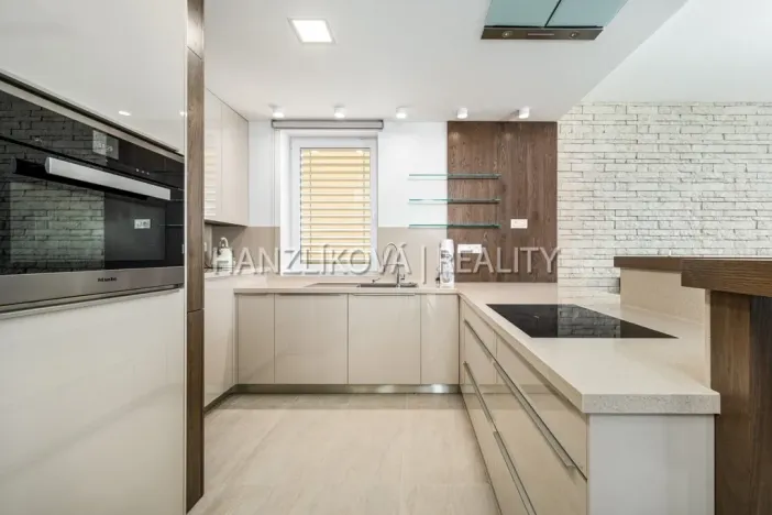 Prodej bytu 6+kk a větší, České Budějovice - České Budějovice 2, Volejbalistů, 303 m2