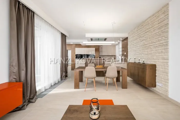 Prodej bytu 6+kk a větší, České Budějovice - České Budějovice 2, Volejbalistů, 303 m2