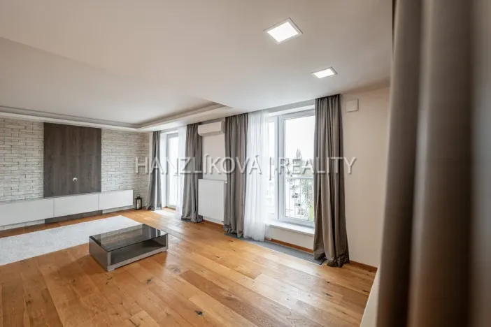 Prodej bytu 6+kk a větší, České Budějovice - České Budějovice 2, Volejbalistů, 303 m2