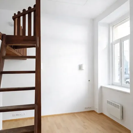 Pronájem bytu 1+kk, Praha - Smíchov, Křížová, 30 m2