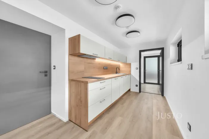 Pronájem atypického bytu, Praha - Šeberov, Na proutcích, 33 m2