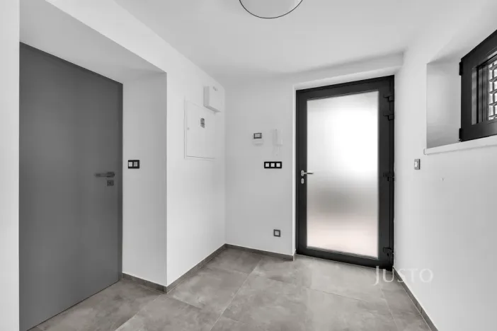 Pronájem atypického bytu, Praha - Šeberov, Na proutcích, 33 m2