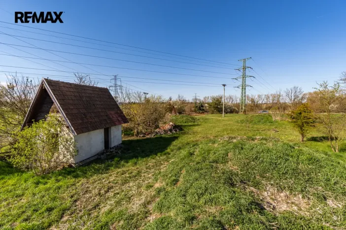 Prodej komerčního pozemku, Dolní Břežany, 2452 m2