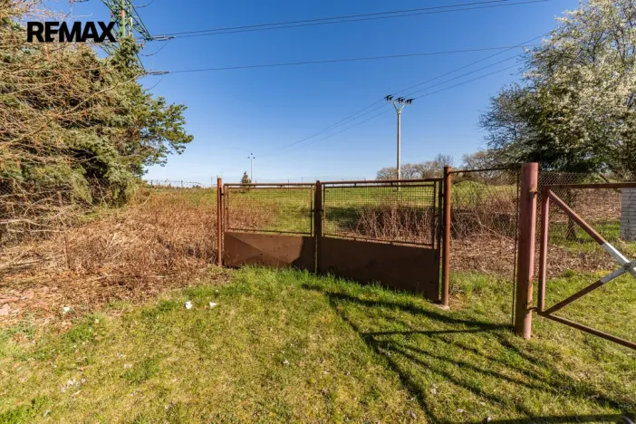 Prodej komerčního pozemku, Dolní Břežany, 2452 m2