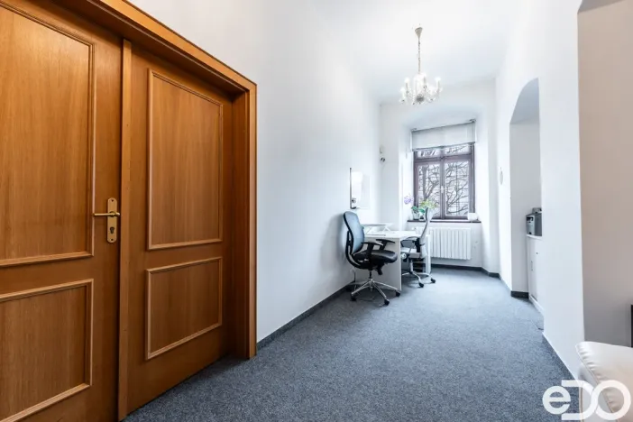 Pronájem kanceláře, Kolín, Karlovo náměstí, 193 m2