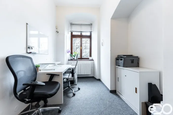 Pronájem kanceláře, Kolín, Karlovo náměstí, 193 m2