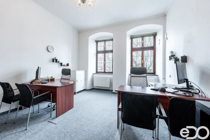 Pronájem kanceláře, Kolín, Karlovo náměstí, 193 m2