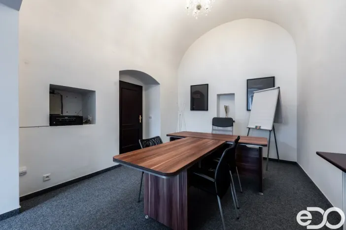 Pronájem kanceláře, Kolín, Karlovo náměstí, 193 m2