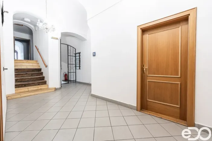 Pronájem kanceláře, Kolín, Karlovo náměstí, 193 m2