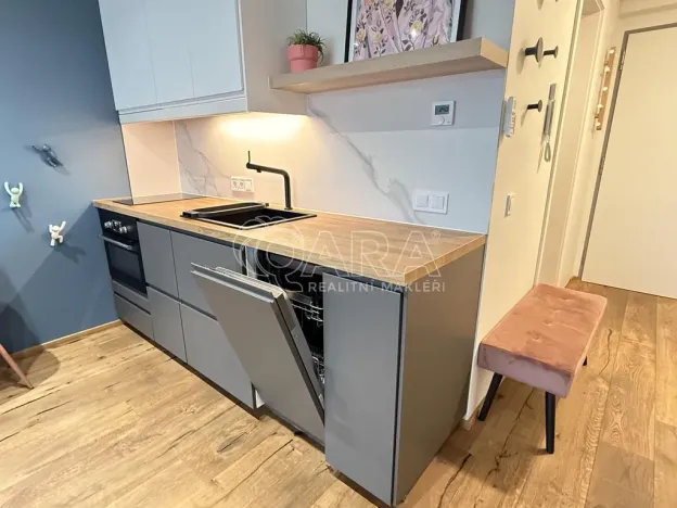 Pronájem bytu 1+kk, Praha - Karlín, Křižíkova, 33 m2