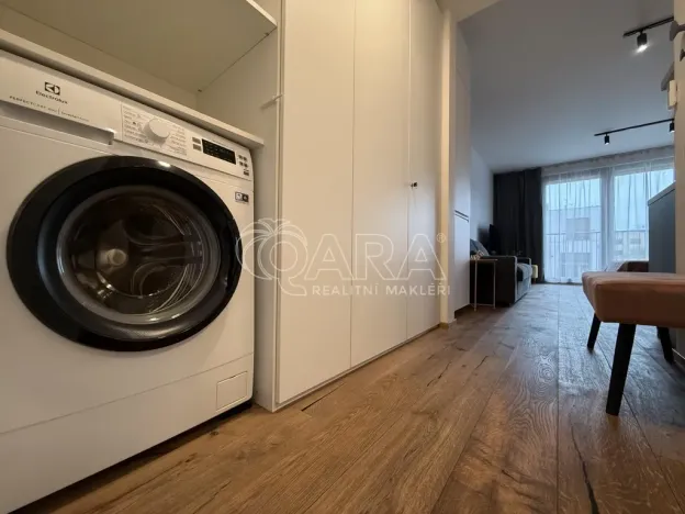 Pronájem bytu 1+kk, Praha - Karlín, Křižíkova, 33 m2