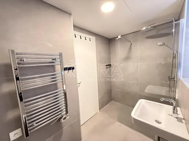 Pronájem bytu 1+kk, Praha - Karlín, Křižíkova, 33 m2