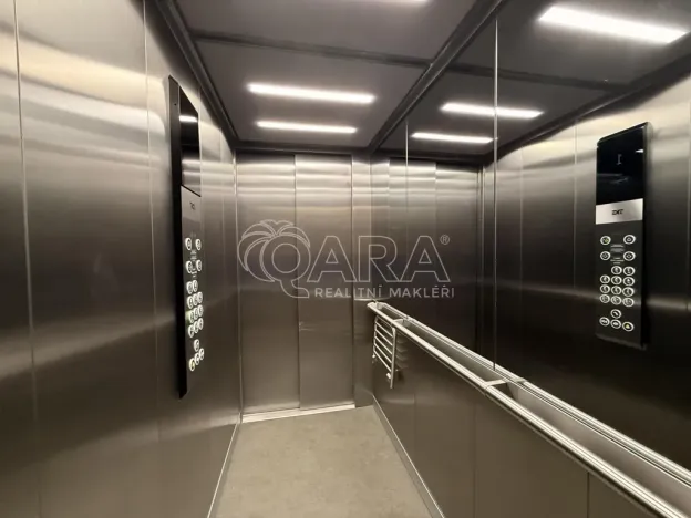 Pronájem bytu 1+kk, Praha - Karlín, Křižíkova, 33 m2