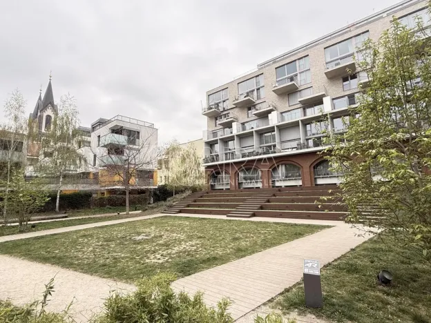 Pronájem bytu 1+kk, Praha - Karlín, Křižíkova, 33 m2