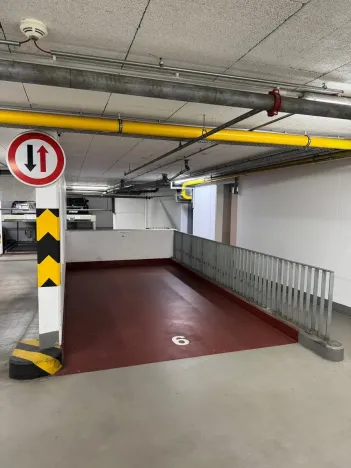 Pronájem garážového stání, Praha - Smíchov, Staropramenná, 12 m2