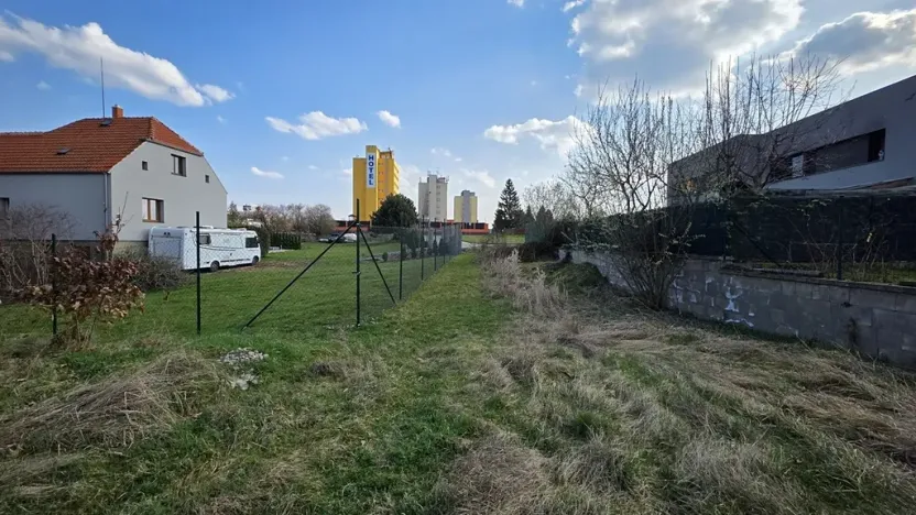 Dražba pozemku pro bydlení, Praha - Ďáblice, Červenomlýnská, 3900 m2