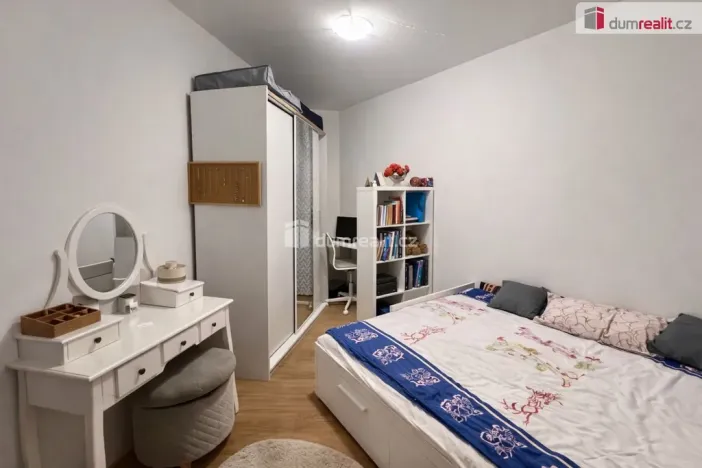 Pronájem bytu 3+kk, Praha - Kobylisy, Zenklova, 55 m2