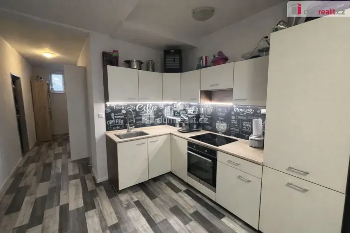 Pronájem bytu 3+kk, Praha - Kobylisy, Zenklova, 70 m2
