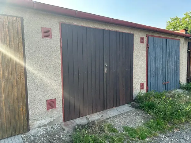 Pronájem garáže, Opava, Bochenkova, 18 m2