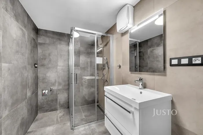 Pronájem atypického bytu, Praha - Šeberov, Na proutcích, 33 m2