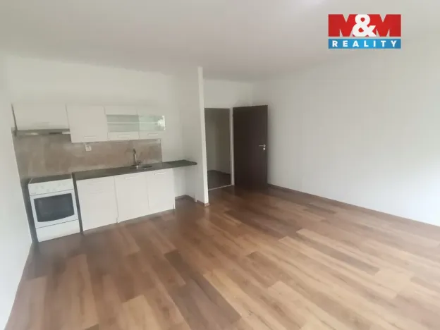 Pronájem bytu 1+kk, Ústí nad Labem - Krásné Březno, Obvodová, 32 m2