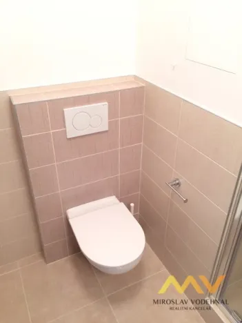 Pronájem bytu 1+kk, Hradec Králové - Třebeš, třída Edvarda Beneše, 30 m2