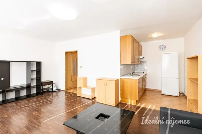 Pronájem bytu 1+kk, Praha - Střížkov, Roudnická, 33 m2
