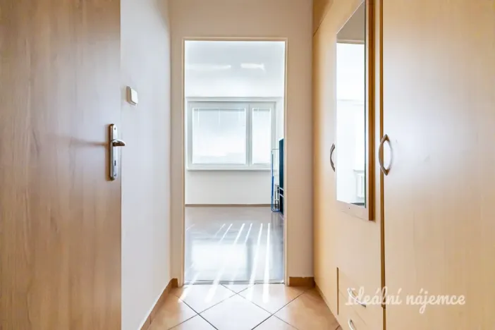 Pronájem bytu 1+kk, Praha - Střížkov, Roudnická, 33 m2
