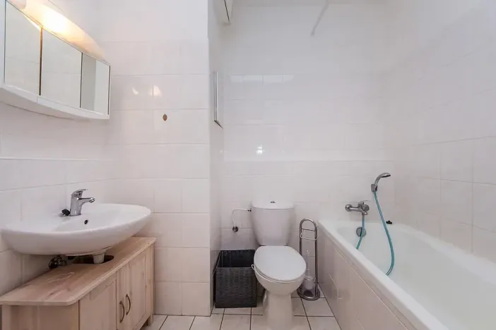 Pronájem bytu 1+kk, Praha - Řeporyje, Wiesenthalova, 34 m2